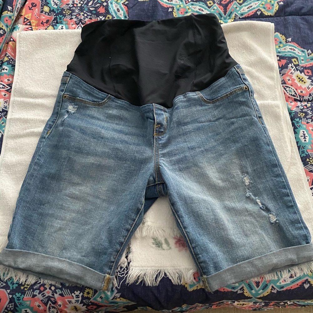 Isabel Maternity size 8 Bermuda shorts
